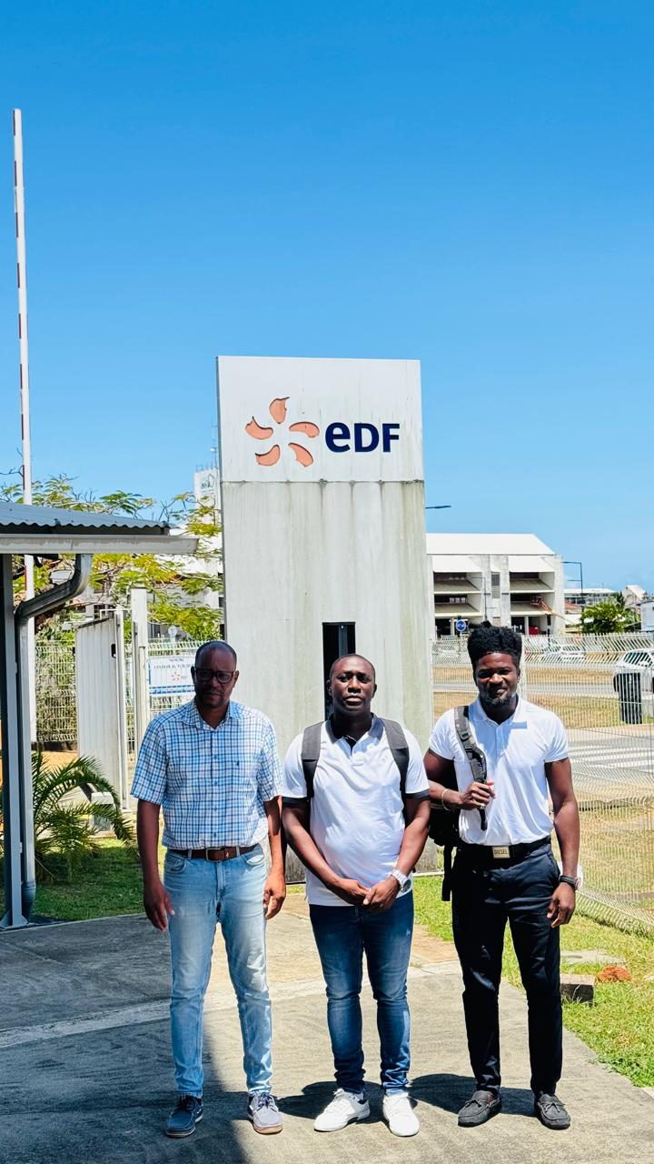 Monsieur Félix Dada Maire de Grand-Santi , Monsieur Ruddy MALINUR Directeur des services techniques, et Monsieur Migill AGOUSSA élu délégué à l’aménagement du territoire de Grand-Santi se sont rendus à Cayenne pour échanger avec EDF.